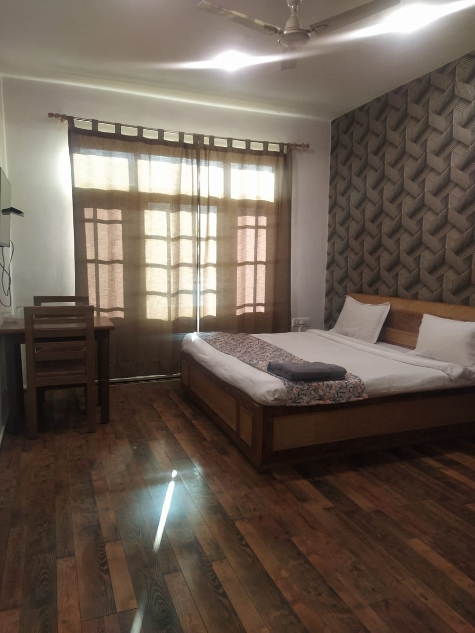 A look inside — Hotel Chinar Inn